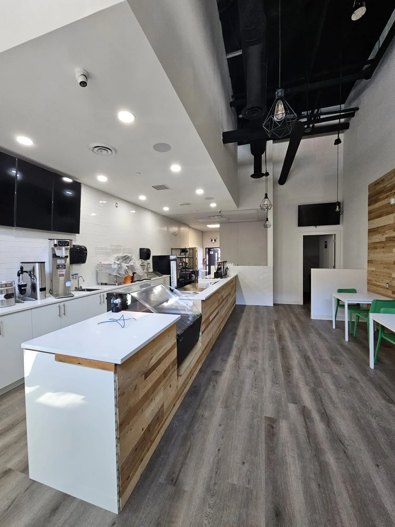 Interior view — FRESH BOWLS & SMOOTHIE CAFÉ
