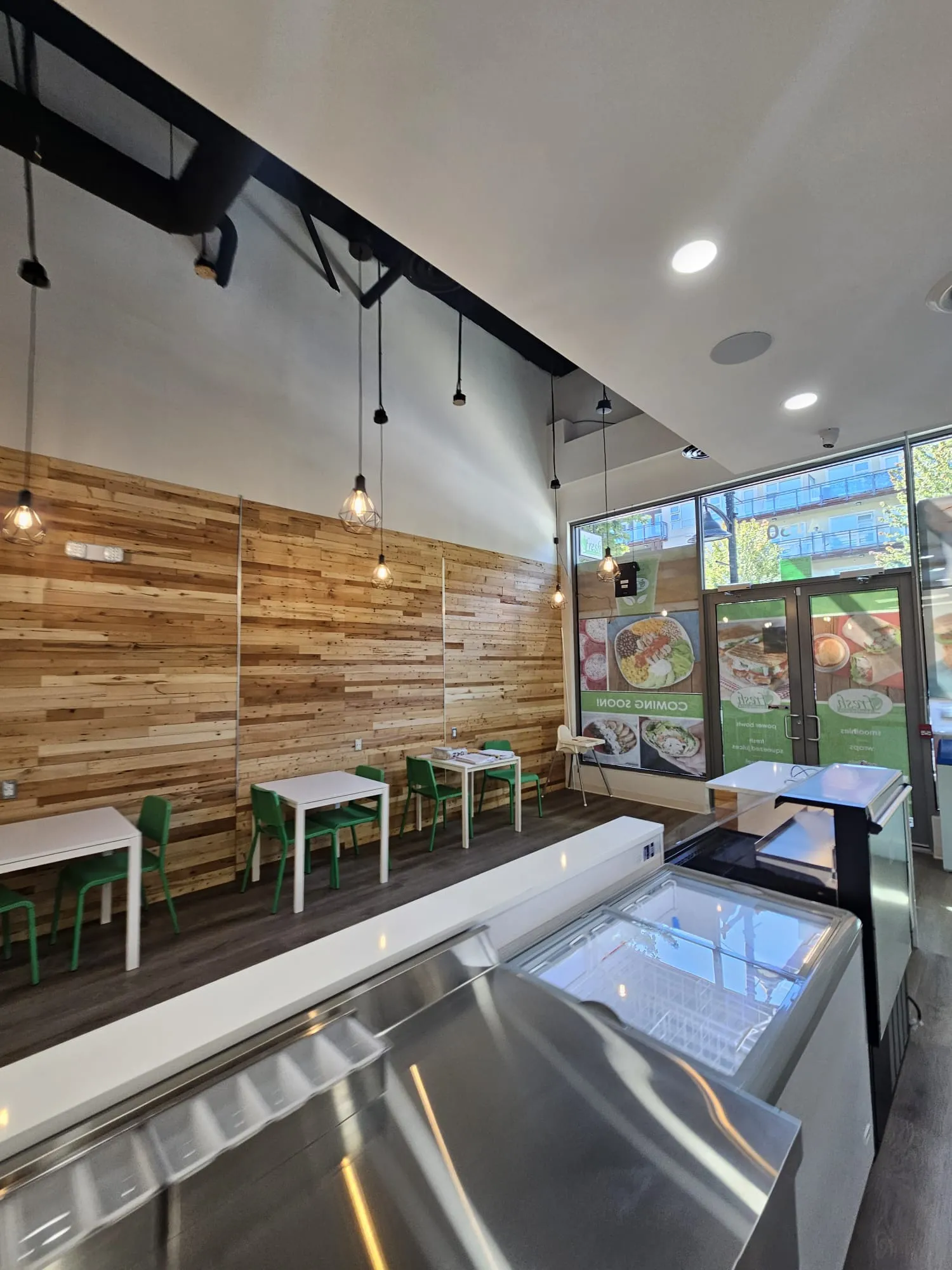 Interior view — FRESH BOWLS & SMOOTHIE CAFÉ