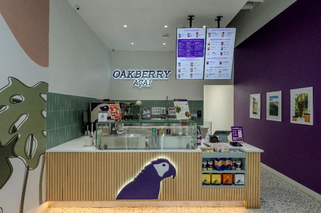 Front view of the timber order counter and digital menu screens — OAKBERRY AÇAÍ — SURREY, BC